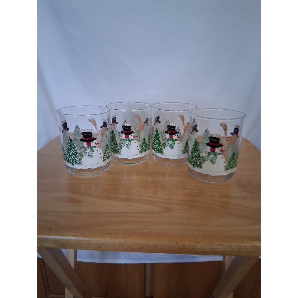 Vintage Christmas Glasses Four. 14 ounce Glasses